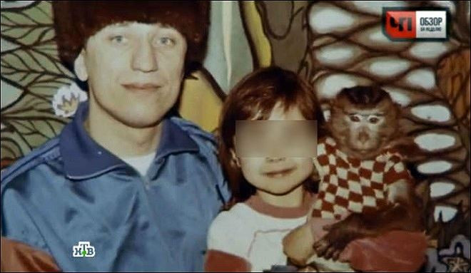 Mikhail Popkov (hồi trẻ) và con gái Ekaterina