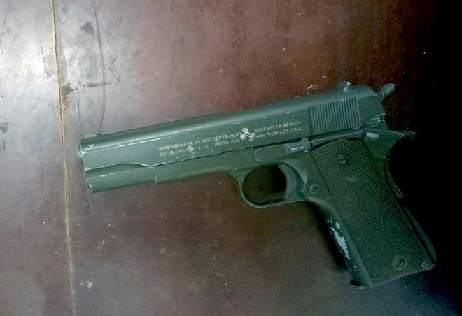 Ban tinh dich 2 phat sung vi ghen tuong