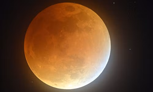 Siêu trăng kết hợp nguyệt thực vào năm 2015. (Nguồn: AP)