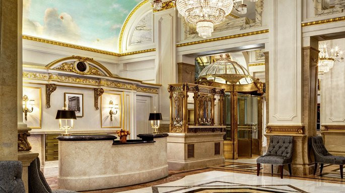 3. Khách sạn The St Regis tại New York City Được xây dựng cách đây hơn một thế kỷ, The St. Regis New York là khách sạn siêu sang nằm ở trung tâm khu Midtown Manhattan. Với các phòng nghỉ sang trọng, không gian chung trang nhã, St. Regis là nguồn cảm hứng vô tận của vẻ đẹp vượt thời gian lấy cảm hứng từ cung điện Versailles.