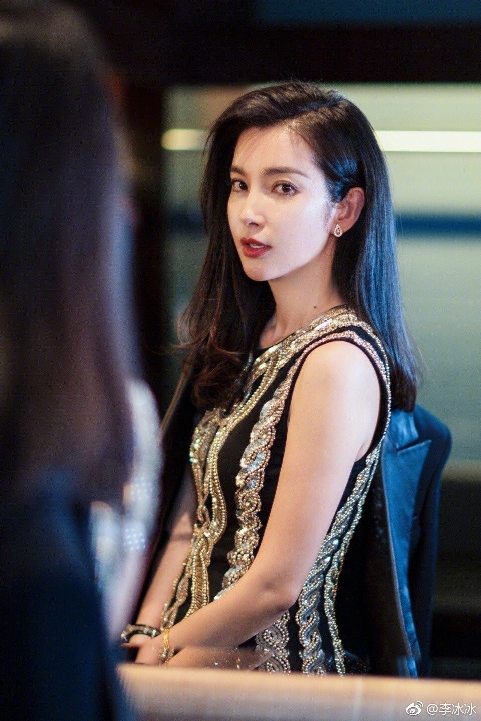 “Tôi là người phụ nữ khác biệt với nhiều cô gái khác. Tôi luôn vạch ra những dự định và sẽ cố hoàn thành nó”, Lý Băng Băng nói trên Bazaar. Cô cũng chưa bao giờ e ngại chụp ảnh gợi cảm. Ngoài tứ tuần, cô luôn duy trì vóc dáng mảnh mai, đường cong gợi cảm.