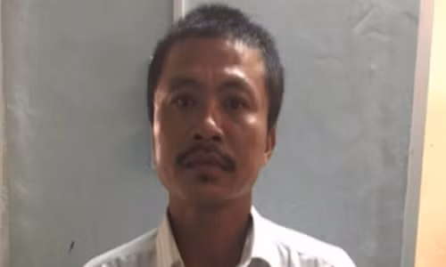 Đối tượng Khổng Minh Trí tại cơ quan công an. Ảnh: PLO.