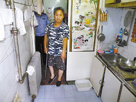 Trương Thư Hồng chỉ chỗ hạ sát nạn nhân.