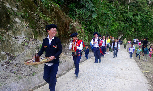 Lễ rước nước cầu may cho năm mới mưa thuận gió hòa, mùa màng bội thu, người dân luôn khỏe mạnh, chân cứng đá mềm.