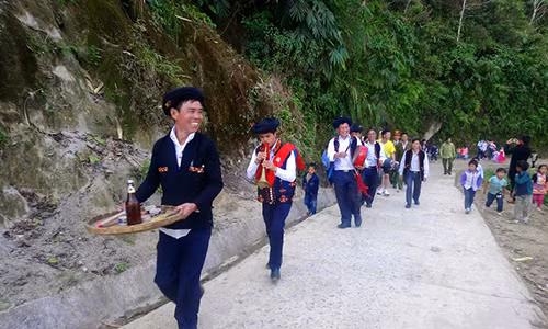 Lễ rước nước cầu may cho năm mới mưa thuận gió hòa, mùa màng bội thu, người dân luôn khỏe mạnh, chân cứng đá mềm.