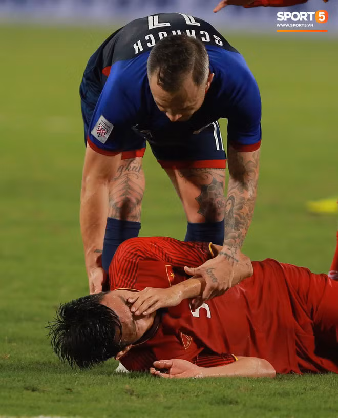 Van Hau dang anh mui man nho nguoi yeu ngay sau chien thang Philippines