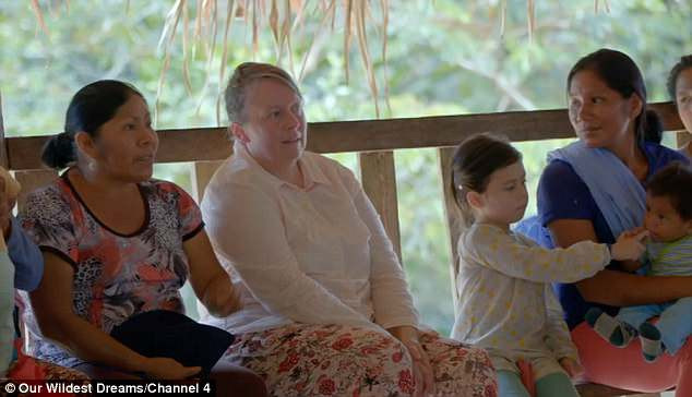 Mari là người da trắng thứ hai có mặt ở ngôi làng hẻo lánh trong rừng rậm Amazon.