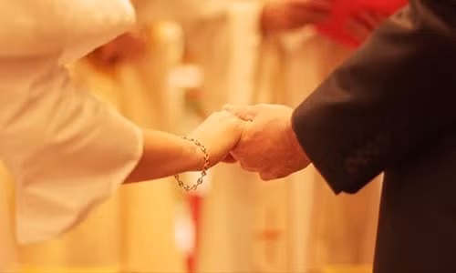 Nhân duyên đủ thì đến được với nhau. Ngược lại không đủ thì không thể thành vợ chồng được. Ảnh minh họa