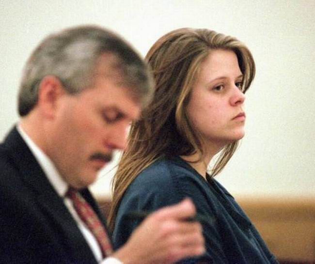 Am muu tham doc cua co gai thue nguoi giet bo va me ke