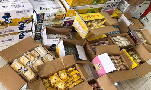 Bánh ngọt đủ vị có xuất xứ Trung Quốc được nhiều người ưa chuộng.