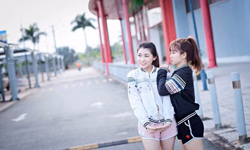 Khoảng cách của tôi và cô ấy càng ngày xa hơn - Ảnh minh họa