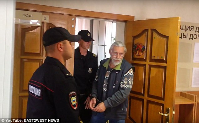 NTK thoi trang bi bac si cuong hiep trong khi phau thuat-Hinh-2