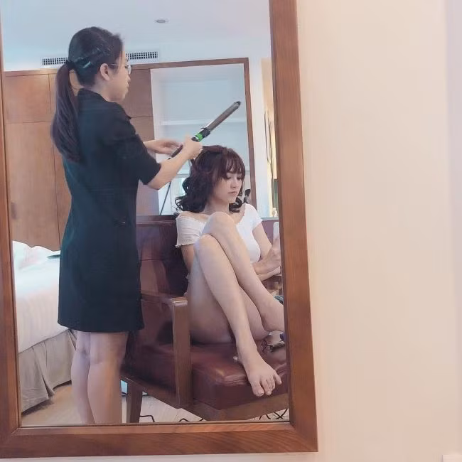 Bức ảnh được cho có dáng ngồi phản cảm của Ninh Dương Lan Ngọc.