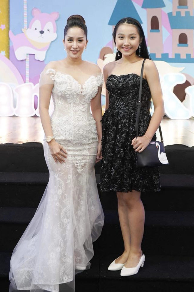 Thân hình đồng hồ cát của Khánh Thi trong ngày đầy tháng con gái mới sinh và sinh nhật 3 tuổi của Kubi.