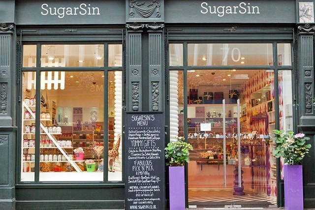 SugarSin, Luân Đôn SugarSin là một cửa hàng kẹo ở Covent Garden, London thuộc sở hửu của chị em người Thụy Điển Anna Nilsson và Josefin Deckel được thiết kế với những màu sắc rất đặc biệt. Shop là nơi trưng bày các loại bánh, kẹo truyền thống của vùng Scandinavia cũng như các loại kẹo hiện đại được yêu thích.