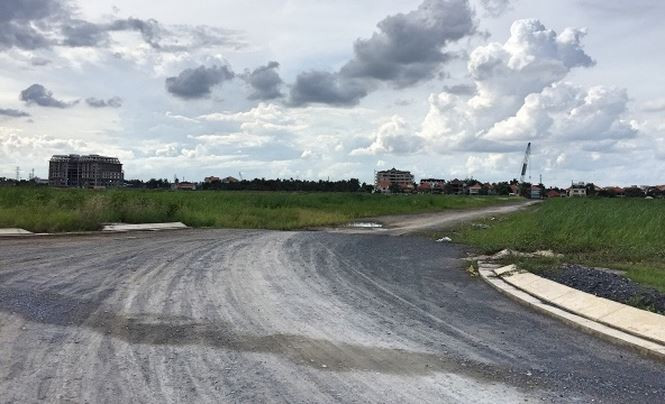 Hiện dự án vẫn còn ngổn ngang với nhiều kiện tụng từ dân do chính sách đền bù giải toả được cho là không hơp lý.