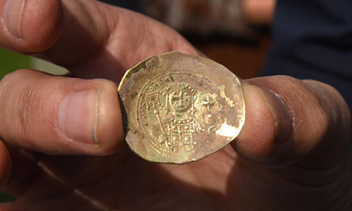 Phat hien hu tien vang 900 nam tuoi, quy hiem chua tung thay o israel