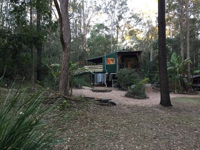 Chuyen tinh ky la trong ngoi nha giua rung cua vo chong nguoi Australia