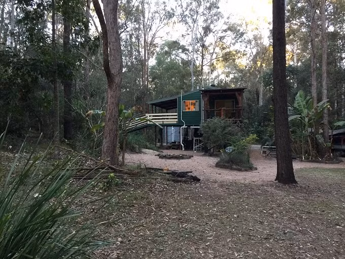 Chuyen tinh ky la trong ngoi nha giua rung cua vo chong nguoi Australia