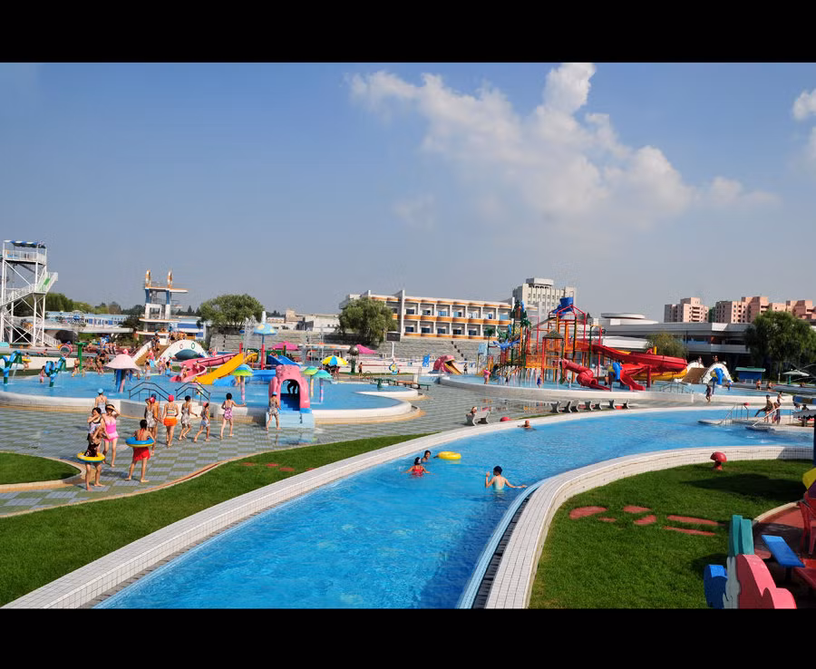 Khách du lịch khẳng định, công viên nước là nơi lý tưởng nhất để trò chuyện làm quen với người dân Triều Tiên.