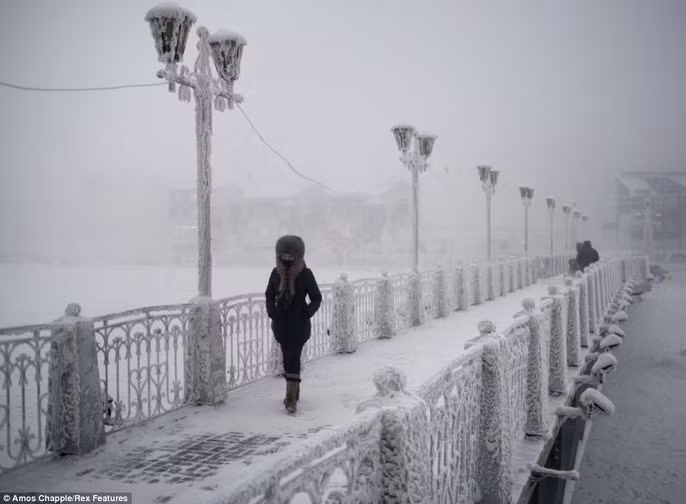 Một số công ty du lịch có tổ chức chuyến đi tham quan làng Oymyakon để du khách có dịp trải nghiệm cuộc sống trong tình trạng đông đá.