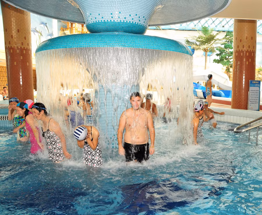 Giá vé vào công viên được cho là 10 USD/4 tiếng, vượt quá khả năng chi trả của người dân bình thường. Bình Nhưỡng tuyên bố công viên nước đón 880.000 du khách trong năm đầu tiên - tuy nhiên các báo cáo gần đây cho thấy chỉ có 100.000 khách tới công viên vào nửa đầu năm 2016.