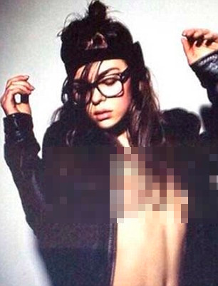 Thông tin về phiên đấu giá khi đó trở thành cuộc tranh luận sôi nổi trên các mạng xã hội. Nhiều người đặt câu hỏi rằng, tại sao chỉ là bữa sáng và hoài nghi rằng liệu cuộc gặp gỡ này còn điều gì khác.