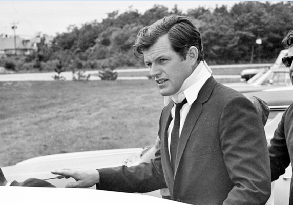 Ông Ted đã không báo về vụ tai nạn trong suốt gần 10 tiếng.