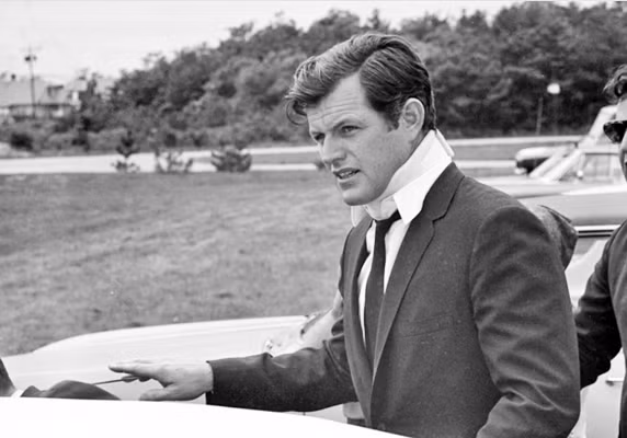 Ông Ted đã không báo về vụ tai nạn trong suốt gần 10 tiếng.