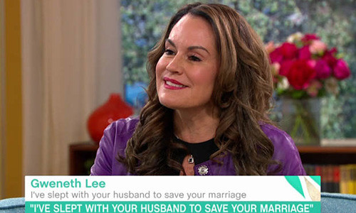 Cô bồ Gweneth Lee xuất hiện trên truyền hình.