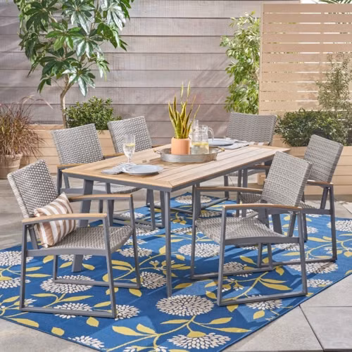 Một bữa tiệc cuối tuần vui vẻ bên cạnh bạn bè và người thân sẽ diễn ra trong chính khu vườn nhà bạn.