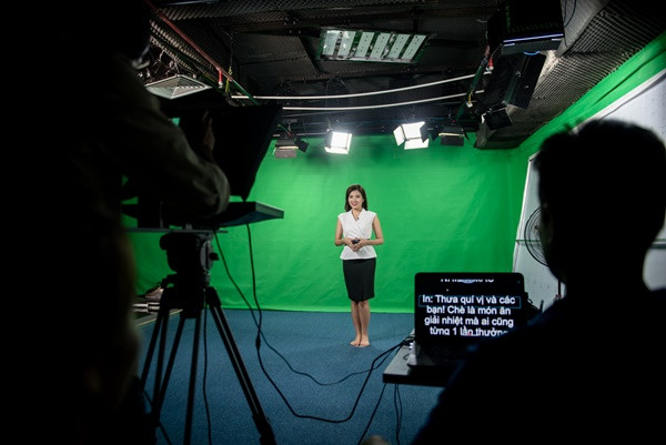 Thời gian gần đây, bên cạnh công việc chính là “giữ sóng” các chương trình của kênh truyền hình ANTV và kinh doanh nội thất, spa, Phan Hoàng Thu còn là khách mời của các show diễn và dần đảm nhiệm nhiều vai trò quan trọng trong các show thời trang. Bên cạnh đó, cô cũng bày tỏ mong muốn lần sân phim ảnh để có nhiều cơ hội trải nghiệm hơn với nghệ thuật.