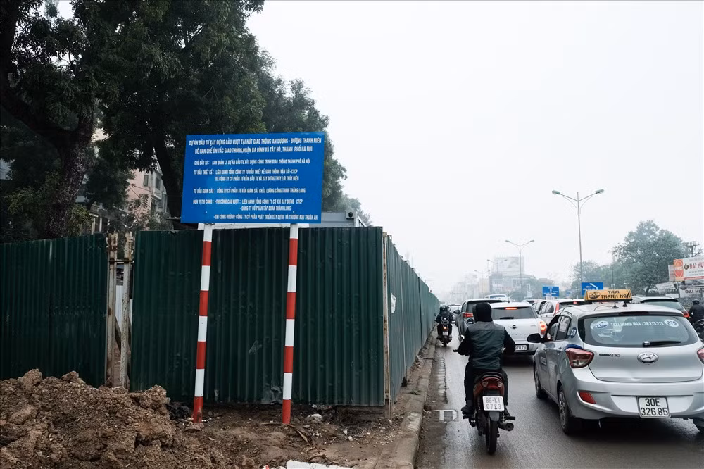 Dự án này được thi công với hi vọng sẽ khắc phục tình trạng ùn tắc giao thông tại nút giao An Dương - đường Thanh Niên. Tuy nhiên, cung đường này gần chợ đầu mối Long Biên, lượng người tham gia đông đúc, khu vực này thường xuyên rơi vào tình trạng tắc nghẽn. Tuy nhiên, cung đường này gần chợ đầu mối Long Biên, lượng người tham gia đông đúc, khu vực này thường xuyên rơi vào tình trạng tắc nghẽn.