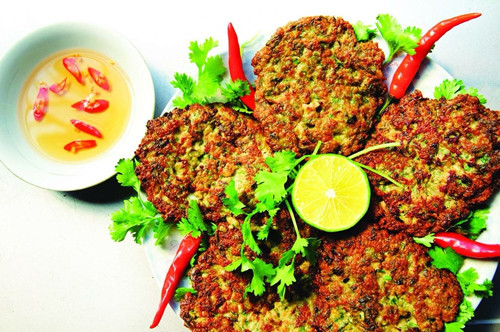 Rươi là thực phẩm giàu đạm, chế biến được nhiều món ăn ngon như: luộc, kho, xào, cuốn lá lốt, nấu canh măng… Và nổi tiếng nhất vẫn là món chả rươi, mắm rươi.