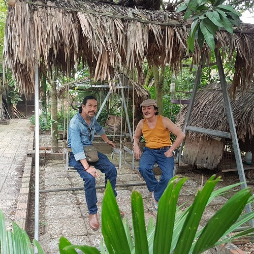 Chiếc xích đu tự tay nghệ sĩ Hồng Giang làm cho các con. Bạn bè đến chơi nhà nam nghệ sĩ ai cũng muốn ra vườn thưởng lãm vẻ đẹp của thiên nhiên.