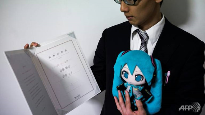 Trai Nhat cuoi 'vo ao' vi chung tinh va luon tre dep-Hinh-2