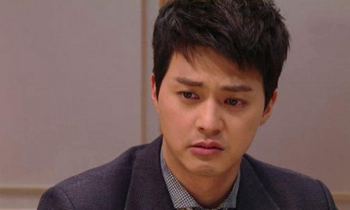 Chong chet dung khi di xin viec gap lai nguoi vo minh tung ruong bo