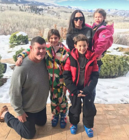 Tỷ phú James Packer đi du lịch cùng vợ cũ và các con trong dịp Giáng sinh sau khi hủy hôn.