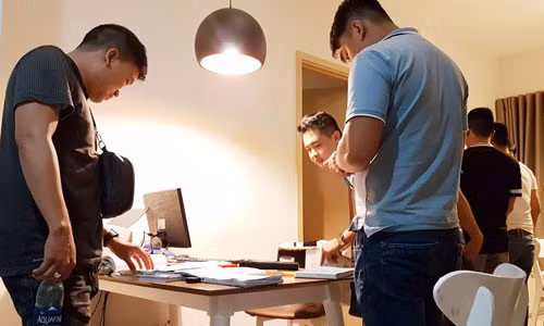 Tin dung den hoanh hanh xom tro: Song trong so hai