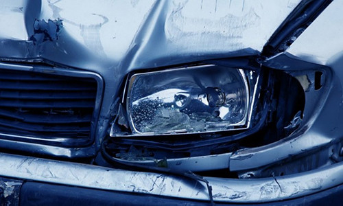 Cap doi vua lai xe ban tai vua lam 