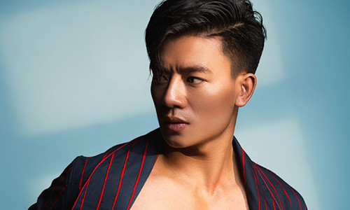 Thể hình chuẩn của Hiếu Nguyễn mang lại nhiều lợi thế cho anh trong các bộ phim hành động, thể thao.