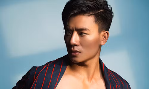 Thể hình chuẩn của Hiếu Nguyễn mang lại nhiều lợi thế cho anh trong các bộ phim hành động, thể thao.