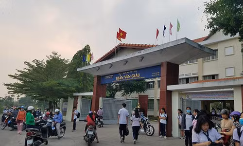 Nu sinh lop 11 tu vong o toa nha Bitexco: Nan nhan khong ve nha vao dem truoc