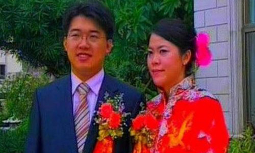 Bức ảnh không rõ thời gian chụp của bà Yang Huiyan và chồng tại lễ cưới. Ảnh: SCMP