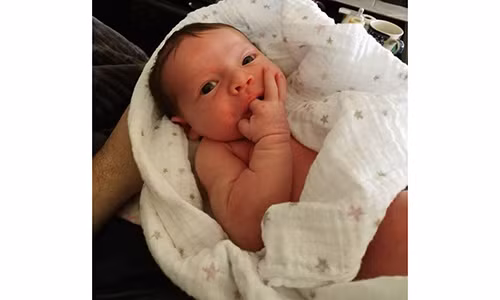 Bé Mallory tử vong khi mới 3 tuần tuổi. (Ảnh Mirror)