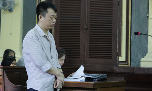 Chém vợ suýt chết, gã chồng côn đồ lĩnh án nặng.