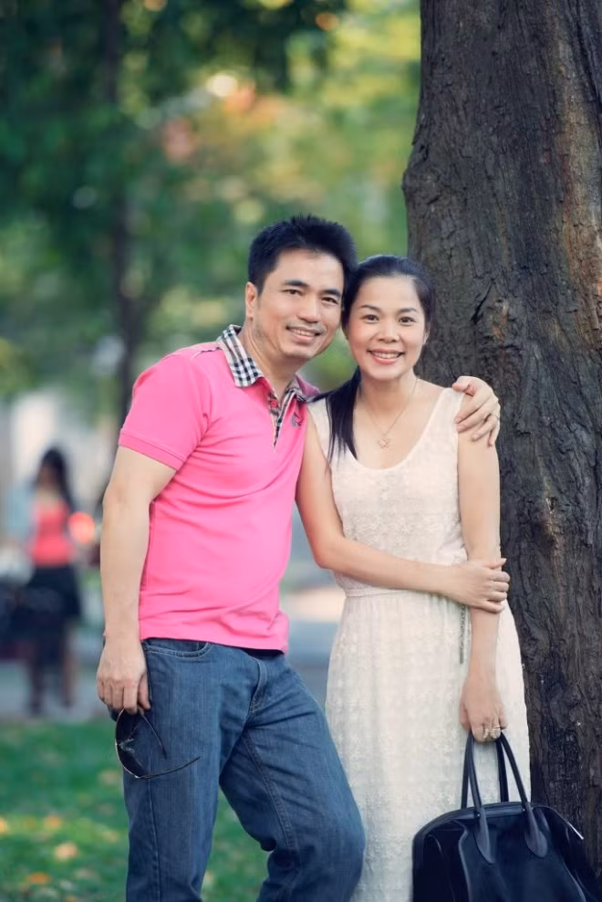 Cuối năm 2013, Mỹ lệ hoàn toàn "đoạn tuyệt" với showbiz. Cô dành thời gian chăm sóc gia đình nhỏ. Dù lấy chồng giàu có nhưng Mỹ Lệ cũng rất tự lập khi kinh doanh thời trang. Nói về lí do vắng bóng trên làng nhạc Việt, Mỹ Lệ cho biết cô cần thời gian vun đắp cho gia đình nhỏ của mình. Bên cạnh đó, cô cũng cảm thấy: "showbiz hiện tại thực sự trông thì rất nở rộ, được truyền thông quan tâm, đánh bóng nhưng lại quá bát nháo: "Âm nhạc hiện tại có gì đó “ăn xổi ở thì”, nhanh, “fast food” chứ không để lại nhiều dư vị như ngày xưa. Khán giả cũng không còn quan tâm đến chuyên môn âm nhạc của người nghệ sĩ mà chỉ chú ý đến những vấn đề “râu ria” xung quanh như scandal, khoe mẽ của cải, sự giàu có. Các sản phẩm không còn đủ khả năng để tạo nên độ hot cho người nghệ sĩ như trước, những bài hát hay album được ra mắt dường như không còn hấp dẫn. Chính điều đó khiến tôi cảm thấy không còn tha thiết để tiếp tục theo đuổi âm nhạc”.