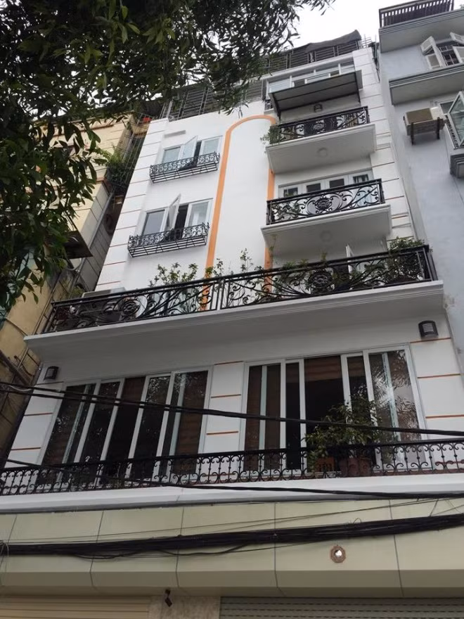 Không gian bên ngoài nhà của nghệ sĩ Hương Dung.