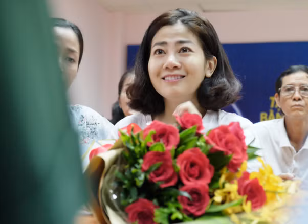 Nu cuoi Mai Phuong sau khi roi vien khien dong nghiep cam phuc-Hinh-3