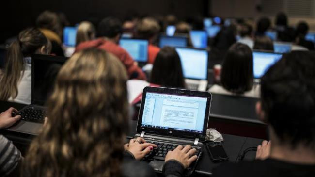 Bê bối này trở thành tâm điểm chú ý của nhà trường cũng như dư luận khi một thành viên của trường Đại học Harvard lưu ý về “sự giống nhau giữa một số bài thi”.